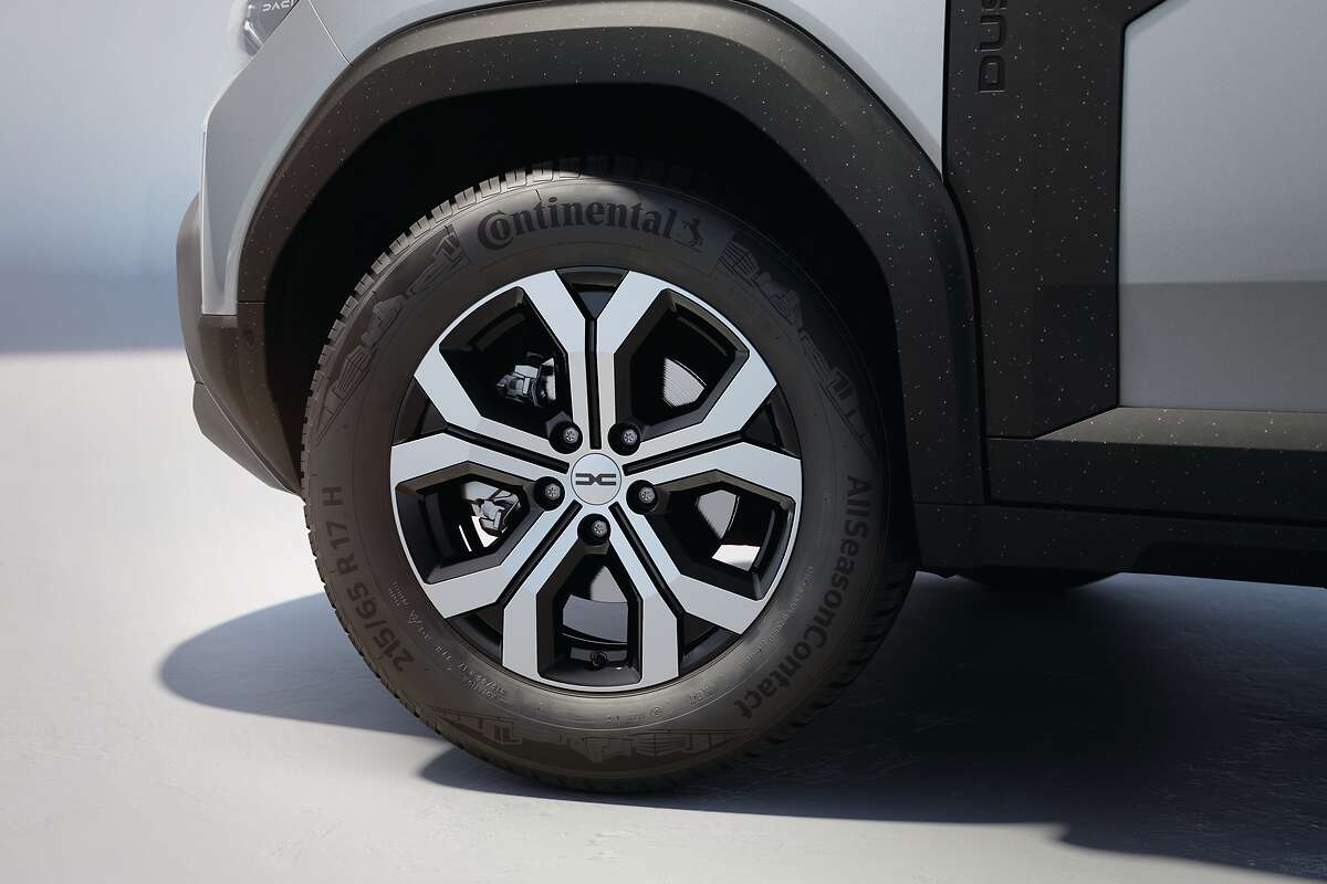 Genuine Dacia Duster 17" Tergan Diamond Finish Alloy Wheel