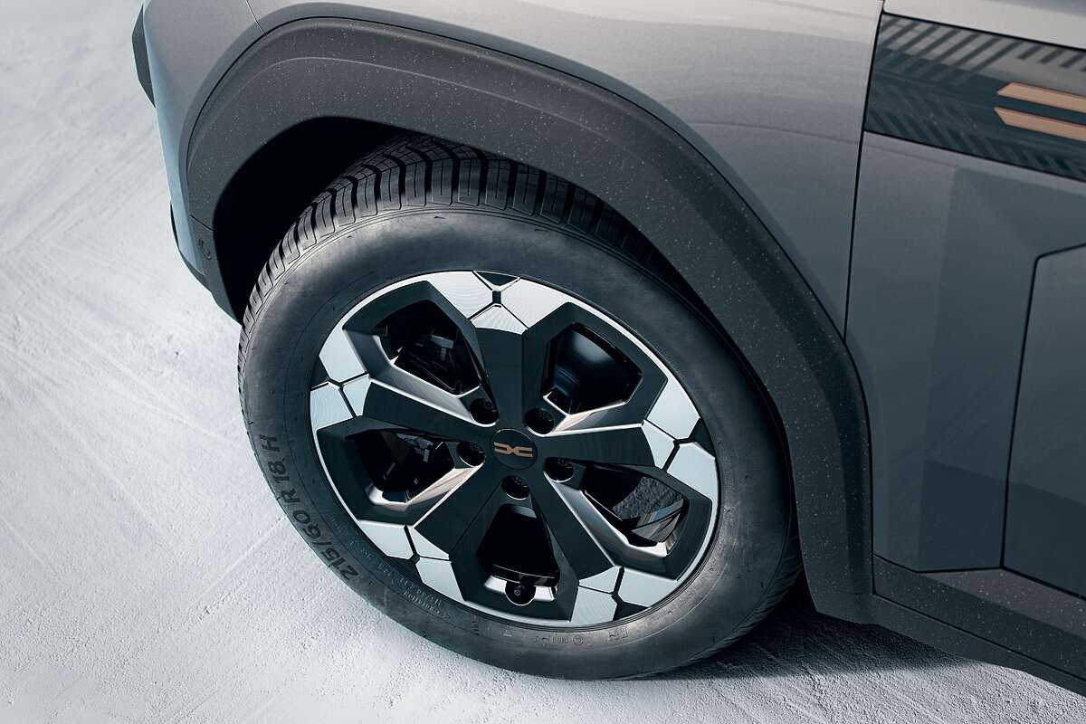 Genuine Dacia Duster 18" Tagasan Semi-Diamond Finish Alloy Wheel