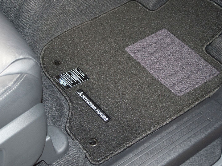 Genuine Mitsubishi Shogun Sport Carpet Mats