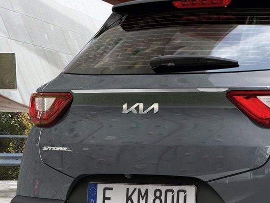 Genuine Kia Stonic Tailgate Trim Line, Chrome Optic