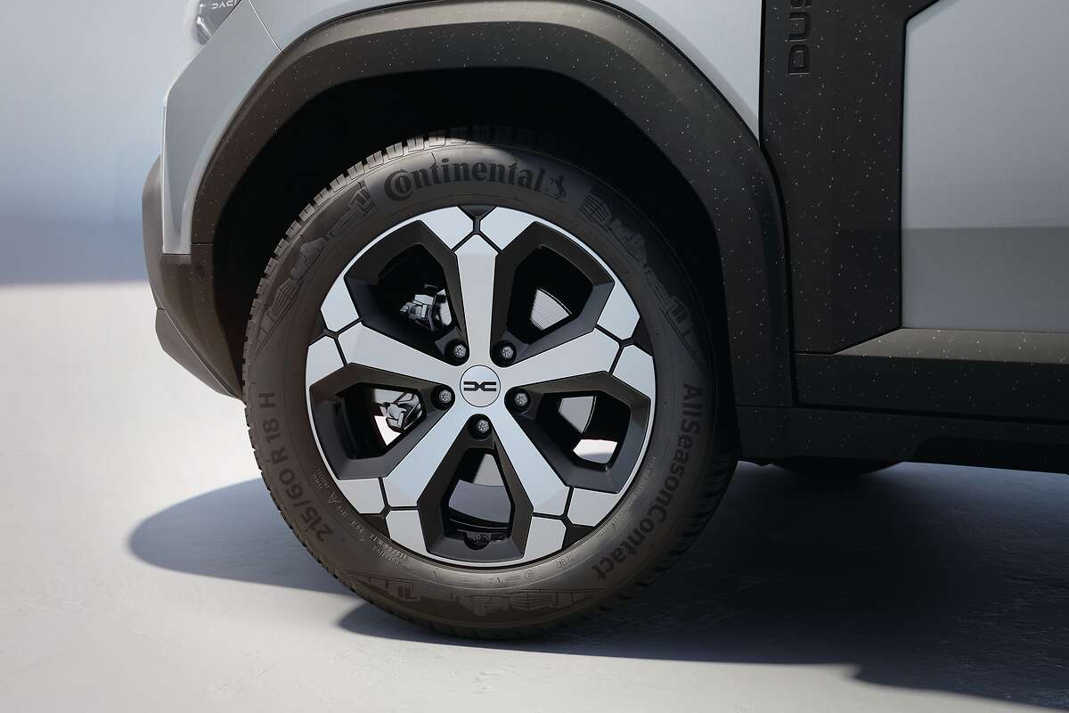 Genuine Dacia Duster 18-Inch Tagasan Diamond-Cut Alloy Wheel