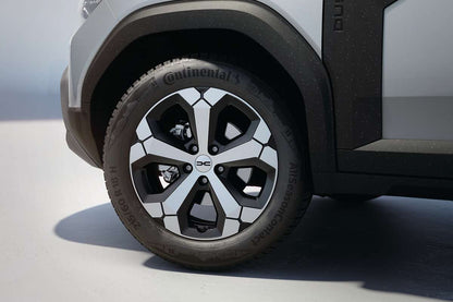 Genuine Dacia Duster 18-Inch Tagasan Diamond-Cut Alloy Wheel
