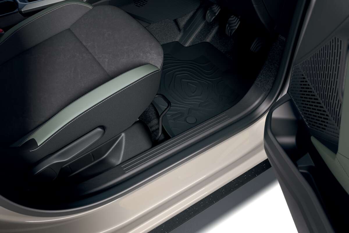 Genuine Dacia Duster Rubber Floor Mats With Raised Edges