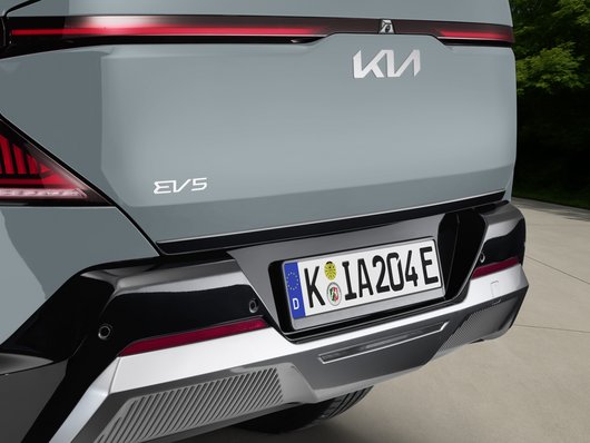 Genuine Kia EV5 Tailgate Trim Line, Piano Black